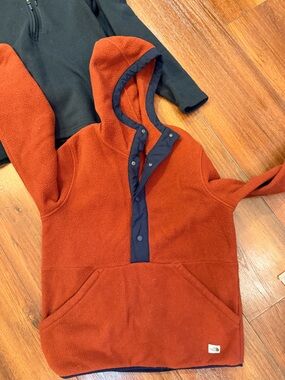 The North Face Rust Orange & Navy Fleece Pullover Hoodie